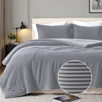 1+1 Gratis Dekbedovertrek Teddy Rib - Tweepersoons (200x200 Cm) - Licht Grijs Microvezel Teddy - Strepen - Fresh And Co - Dekbed-Discounter.nl