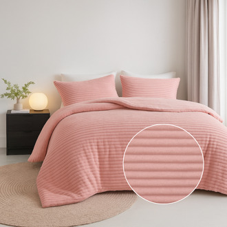 1+1 Gratis Dekbedovertrek Teddy Rib - Zacht Roze - Lits-Jumeaux (240x220 Cm) - Roze Microvezel Teddy - Strepen - Fresh And Co - Dekbed-Discounter.nl