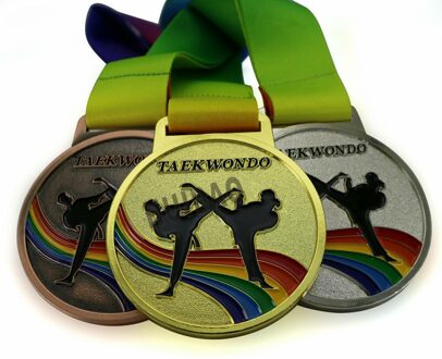 1 Set Taekwondo Medailles met Lint 1 Set Bevatten 1 pcs Gouden Medaille en 1 pcs Zilveren Medaille, 1 pcs Koperen Medaille Maat 70 MM