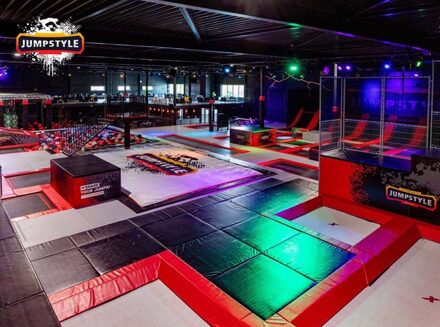 1 uur springen bij Jumpstyle Drachten, inclusief gripsokken of slush puppy