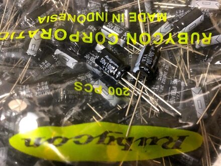 10 Stuks Verkoop Van Elektrolytische Condensatoren 50v100uf 100uf50v 8X11.5 Rubycon Yxa Hoogfrequente Lage Impedantie