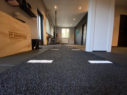 100x100x2 multiplay sprinttrack op rubber met streep