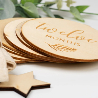 12 Pcs Baby Milestone Cards Wooden Commemorate Baby Birth Monthly Recording Disc 425F
