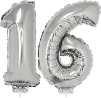 16 jaar leeftijd feestartikelen - versiering cijfers - zilver - ballonnen op stokje - van 41 cm