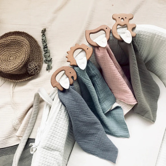 1PC Baby Bibs Cotton Saliva Towel Cartoon Shape Beech Wood Animals Teether Bandana Bib 2020 New Baby Product Muslin Soft Bibs