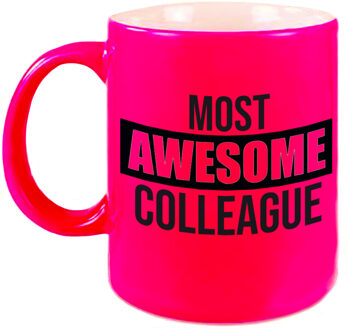1x stuks collega cadeau mok / beker neon roze most awesome colleague - feest mokken