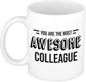 1x stuks collega cadeau mok / beker the most awesome colleague - feest mokken Multikleur