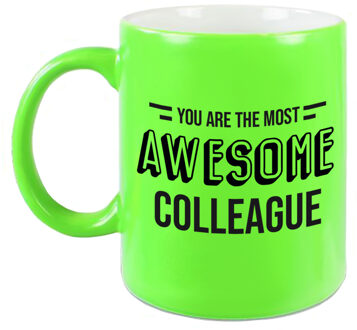 1x stuks personeel / collega cadeau mok neon groen / you are the most awesome colleague - feest mokken