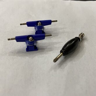 2 Pcs Vrachtwagens Met Schroeven Noten Tool Voor 32 Mm Toets Skateboard Houten Dek Speelgoed Accessoires Blauw