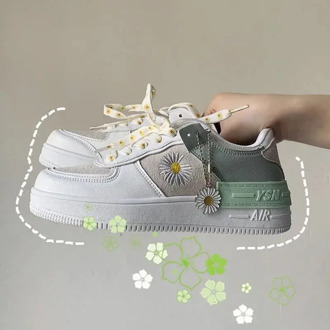 2020 Spring Korean xue sheng ban xie wang Red Little Daisy Sports Shoes White Shoes Woman Shoes Sneakers
