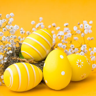 20x Servetten Pasen thema gele eieren 33 x 33 cm Multi