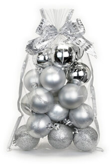 20x stuks kunststof kerstballen zilver mix 6 cm in giftbag