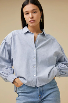 24112024 sarah short pin stripe blouse Blauw - L