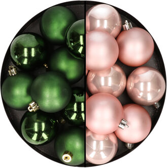 24x stuks kunststof kerstballen mix van lichtroze en donkergroen 6 cm