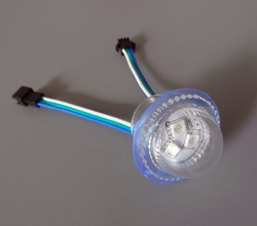 26mm WS2811 adresseerbare rgb volledige kleur LED pixel module; 3 stks 5050 SMD RGB LED, DC12V ingang; transparante cover; 0.72 W