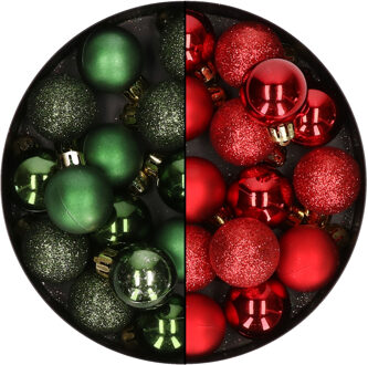 28x stuks kleine kunststof kerstballen dennengroen en rood 3 cm