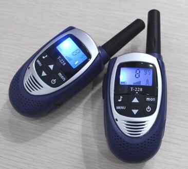 2pcs T228 mini draagbare radio walkie talkie mobiele cb radios comunicador PTT uhf PMR talkie walkie speelgoed voor kids w/batterijen A T228PMR
