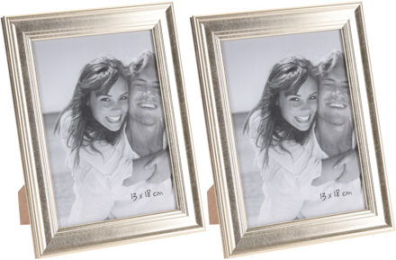 2x Gouden glanzende fotolijsten/fotoframes 17 x 22 cm - Woondecoraties/ - Woonaccessoires - Fotolijsten/fotoframes - Fotolijstjes voor 13 x 18 cm foto