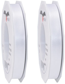 2x Luxe witte satijnen lint rollen 1,5 cm x 25 meter cadeaulint verpakkingsmateriaal - Cadeaulinten