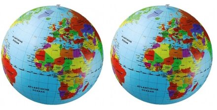 2x Opblaasbare strandballen wereldbol/aarde 50 cm - Buitenspeelgoed waterspeelgoed opblaasbaar