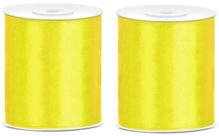 2x Satijnlint geel rol 10 cm x 25 meter cadeaulint verpakkingsmateriaal - Cadeaulinten