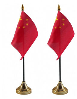 2x stuks china tafelvlaggetjes 10 x 15 cm met standaard - Chinese vlag thema feestartikelen/versiering