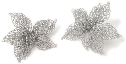 2x stuks decoratie kerststerren bloemen zilver glitter op clip 18 cm - Kersthangers Zilverkleurig