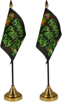 2x stuks happy St Patricks Day tafelvlaggetje 10 x 15 cm met standaard