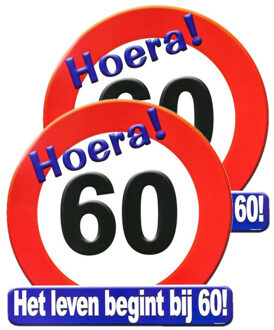 2x stuks hulde stopbord decoratie 60 jaar - 50 x 50 cm - Feestartikelen/versiering verjaardag leeftijden - Verkeersbord