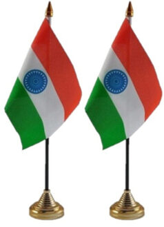 2x stuks india tafelvlaggetje 10 x 15 cm met standaard - Landen vlaggen feestartikelen/versiering