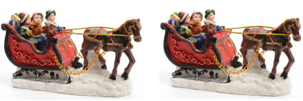 2x stuks kerstbeeldjes/kerstdorp figuurtjes slee met paard 12 cm