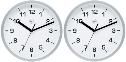 2x Wandklokken kunststof zilver 20 cm