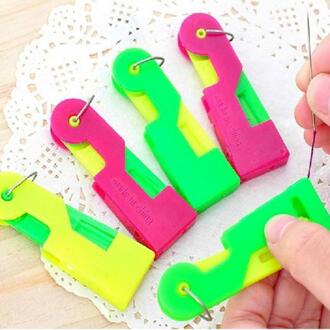 3/2/1Pcs Automatische Naaldinrijger Handig Praktische Naaien Naald Threader Voor Ouderen Huisvrouw Diy Kleding Naaien gereedschap 3stk willekeurig kleur