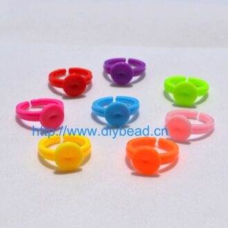 30 Stks 18mm Mix Kleur Verstelbare Platte Ringen Plastic Pad Bases Blanks Lijm Op cabochon instelling ringen Voor Kinderen Sieraden maken