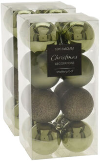 32x stuks kerstballen mix groen tinten kunststof 5 cm