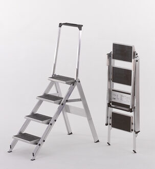 440 met beugel - 4 treden met kunststof inleg - 1313650440