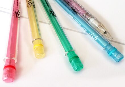 6 Stuks/partij Japanse Uni M5-107 Kleur Automatische Potlood Kern Is Geschreven In Kleur Rood