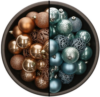 74x stuks kunststof kerstballen mix van camel bruin en ijsblauw 6 cm