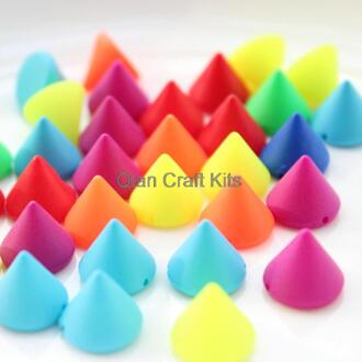 800 stuks diverse kleuren Neon Kegel SPIKES Acryl verf gemengde kleuren 10mm