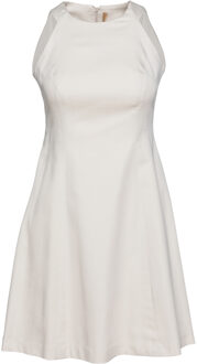 A-lijn mouwloze zandkleurige jurk