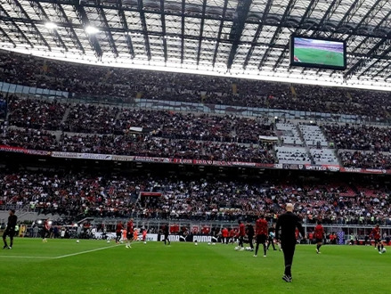 AC Milan vs Como 1907 (Serie A) (Eigen vervoer)