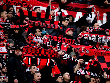 AC Milan vs Parma (Serie A) (Vliegtuig)