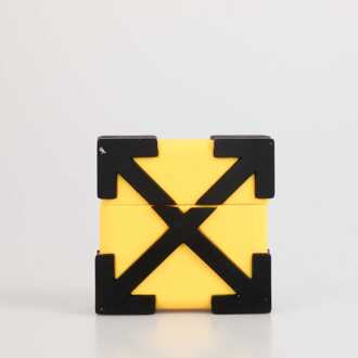 Accessories Off White Arrow AirPods Pro Case in yellow black Geel