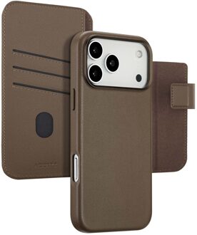 Accezz Leather Bookcase 2-in-1 met MagSafe voor de Apple iPhone 17 Pro Max - Coffee Brown Bruin