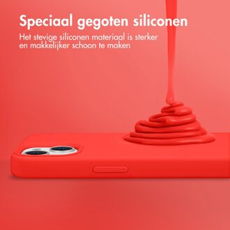 Accezz Liquid Silicone Backcover met MagSafe iPhone 15 Plus Telefoonhoesje Rood