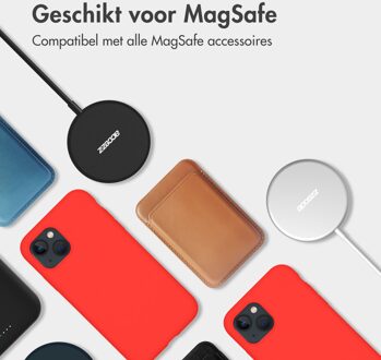 Accezz Liquid Silicone Backcover met MagSafe iPhone 15 Pro Telefoonhoesje Rood