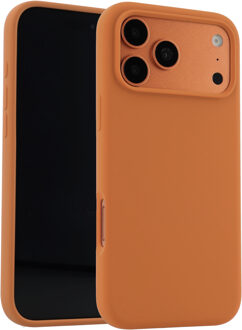 Accezz Liquid Silicone Backcover met MagSafe voor de Apple iPhone 17 Pro - Oranje