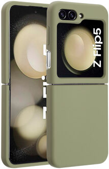 Accezz Liquid Silicone Backcover met MagSafe voor de Samsung Galaxy Z Flip 5 - Cooper Green Groen