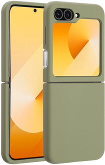 Accezz Liquid Silicone Backcover met MagSafe voor de Samsung Galaxy Z Flip 6 - Cooper Green Groen