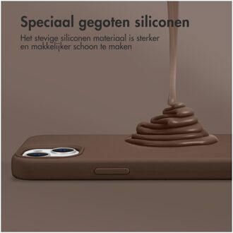 Accezz Liquid Silicone Backcover met MagSafe voor Samsung Galaxy S25 Ultra Telefoonhoesje Bruin